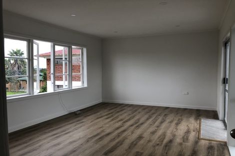 Photo of property in 180 Great North Road, Glendene, Auckland, 0612