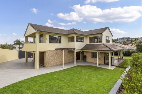 Photo of property in 13 Kahala Place, West Harbour, Auckland, 0618