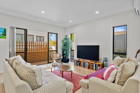 Photo of property in 9c Mowbray Place, Sunnynook, Auckland, 0620