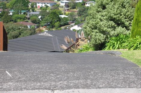 Photo of property in 2/16 Cairnbrae Court, Northcross, Auckland, 0632