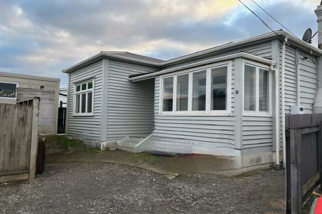 Photo of property in 9 Mahoe Street, Strandon, New Plymouth, 4312