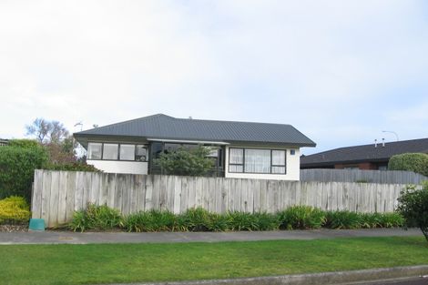 Photo of property in 32 Greenwood Place, Fitzherbert, Palmerston North, 4410
