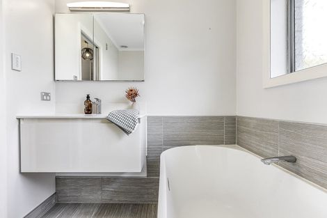 Photo of property in 11 Gerrand Place, Chedworth, Hamilton, 3210