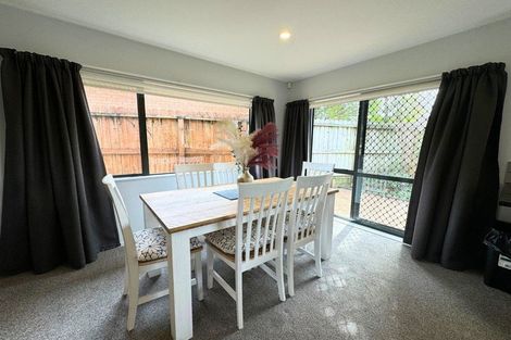 Photo of property in 68 South Kensington Way, Henderson, Auckland, 0612