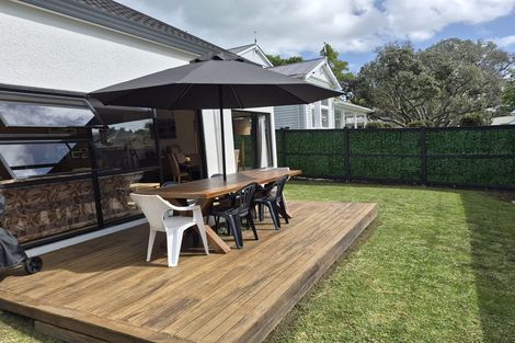 Photo of property in 1/14 Beresford Street, Bayswater, Auckland, 0622