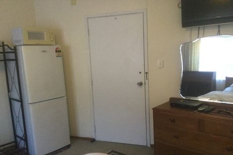 Photo of property in 2 Geoffrey Road, Torbay, Auckland, 0630