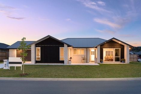 Photo of property in 52 Awataha Crescent, Pyes Pa, Tauranga, 3110