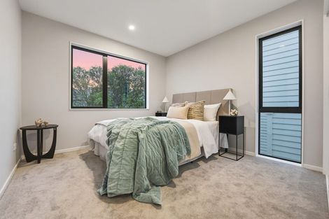 Photo of property in 8c Catalina Crescent, Forrest Hill, Auckland, 0620