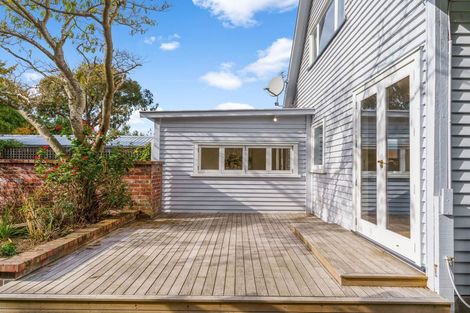 Photo of property in 43 Opawa Road, Waltham, Christchurch, 8023