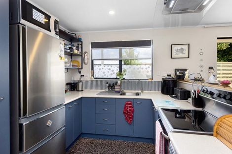 Photo of property in 25a Clairville Crescent, Wai O Taiki Bay, Auckland, 1072