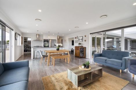 Photo of property in 11 Landon Way, Maewa, Feilding, 4702