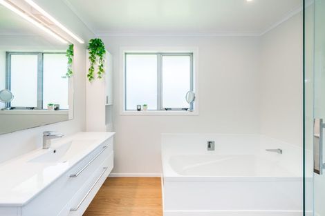 Photo of property in 21 Kohekohe Road, Waikanae, 5036