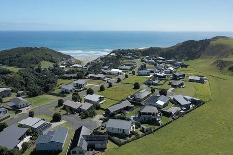 Photo of property in 2 Pipi Place, Baylys Beach, 0377