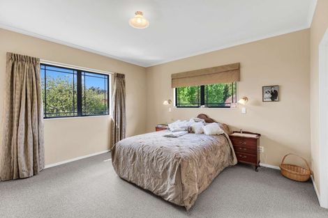 Photo of property in 20 Paraekaretu Street, Hunterville, 4730