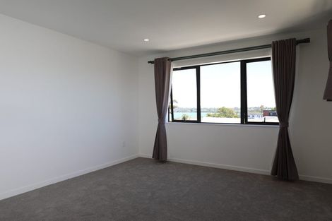 Photo of property in 58a Sorrel Crescent, Bucklands Beach, Auckland, 2012