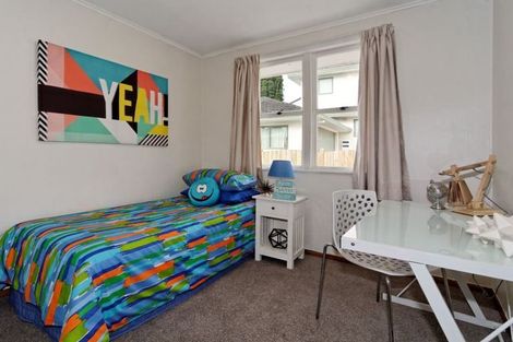 Photo of property in 8 Kelwyn Road, Kelston, Auckland, 0602