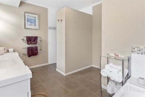 Photo of property in 24 Redhaven Place, Bethlehem, Tauranga, 3110