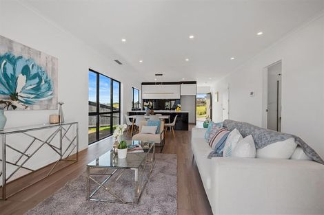 Photo of property in 52 Whakairo Crescent, Gulf Harbour, Whangaparaoa, 0930