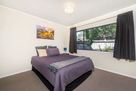 Photo of property in 1/13 Dianthus Place, Browns Bay, Auckland, 0630