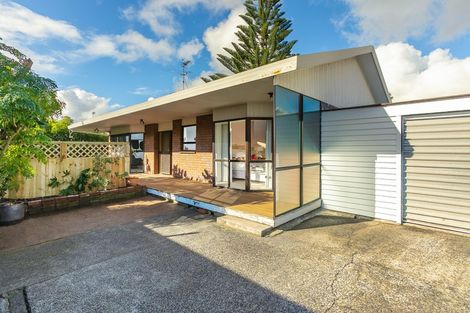 Photo of property in 9a Kiwi Road, Point Chevalier, Auckland, 1022