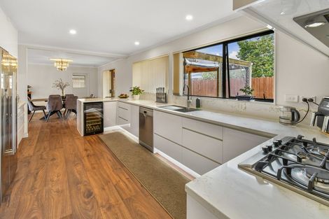 Photo of property in 14 Framalda Place, Conifer Grove, Takanini, 2112