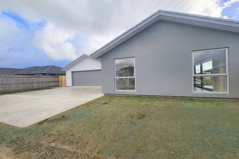Photo of property in 49 Atlantic Drive, Fitzherbert, Palmerston North, 4410
