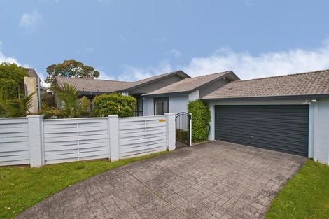 Photo of property in 62 Golfland Drive, Golflands, Auckland, 2013