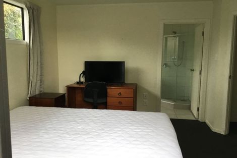 Photo of property in 8b Schnapper Rock Road, Schnapper Rock, Auckland, 0632