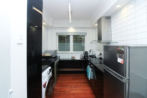 Photo of property in Rehutai Flats, 4/268 Oriental Parade, Oriental Bay, Wellington, 6011