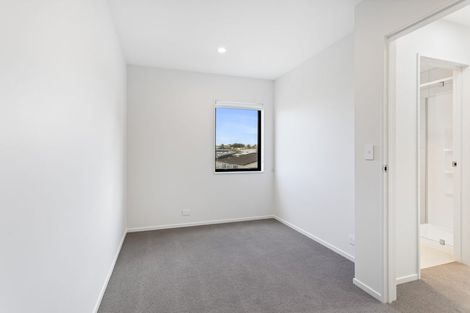 Photo of property in 93 Pepene Avenue, Takanini, Auckland, 2112