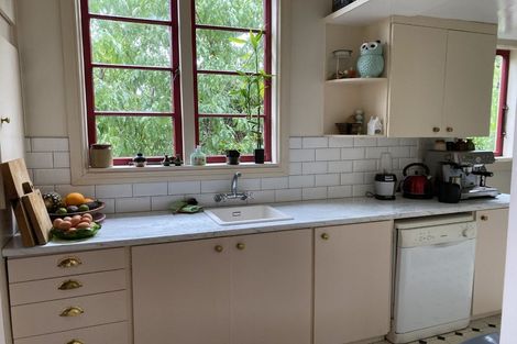 Photo of property in 16 Malvern Road, Morningside, Auckland, 1022