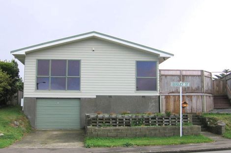 Photo of property in 16 Quigley Street, Newlands, Wellington, 6037