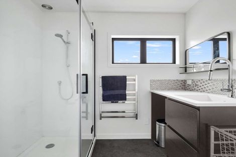 Photo of property in 2d Vipond Road, Stanmore Bay, Whangaparaoa, 0932