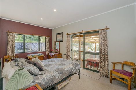 Photo of property in 2 Pohutukawa Grove, Whitianga, 3510