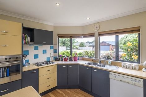 Photo of property in 38 Lorna Irene Drive, Raumati South, Paraparaumu, 5032