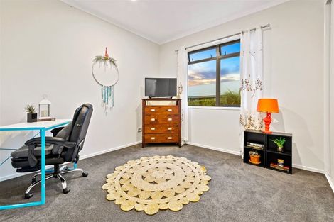 Photo of property in 7 Ara Kakara Avenue, Huapai, Kumeu, 0810