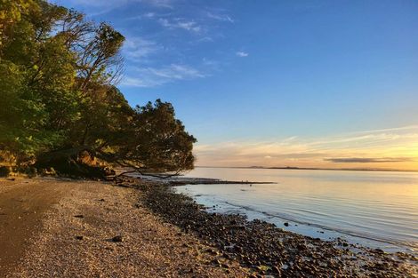 Photo of property in 34 Kauri Point Road, Laingholm, Auckland, 0604