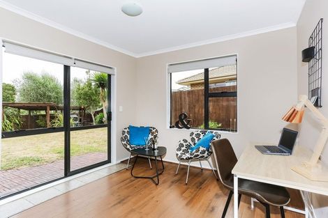 Photo of property in 11 Ina Ville Drive, Pukekohe, 2120