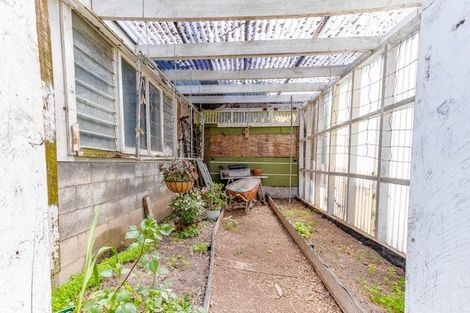 Photo of property in 18 Hunia Street, Marton, 4710