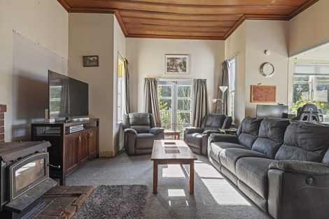 Photo of property in 16 Castle Street, Eltham, 4322