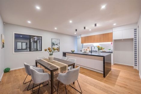 Photo of property in 17 Mcindoe Road, Kumeu, 0810