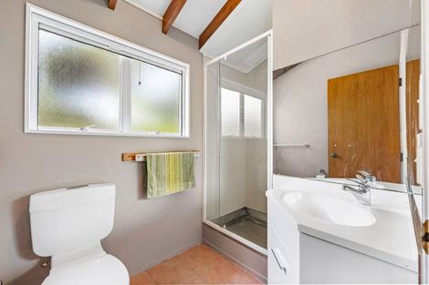 Photo of property in 2/30 Lagoon Way, West Harbour, Auckland, 0618