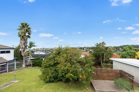 Photo of property in 16 Knights Road, Rothesay Bay, Auckland, 0630