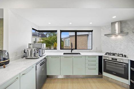 Photo of property in 2/4 Rogers Avenue, Eastern Beach, Auckland, 2012