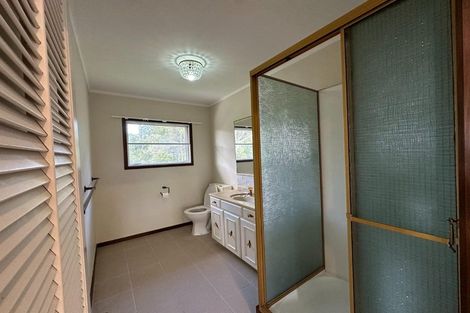 Photo of property in 11 Ravenstone Place, Chatswood, Auckland, 0626