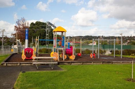 Photo of property in 2/3238 Great North Road, New Lynn, Auckland, 0600