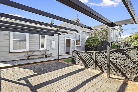 Photo of property in 8 Morley Street, New Plymouth, 4310