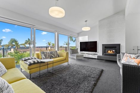 Photo of property in 1/64 Seaview Road, Castor Bay, Auckland, 0620