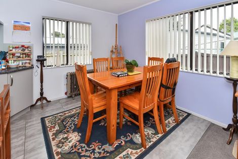 Photo of property in 8 Hadley Wood Drive, Wattle Downs, Auckland, 2103