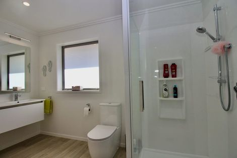 Photo of property in 13 Mermaid Place, Whitianga, 3510